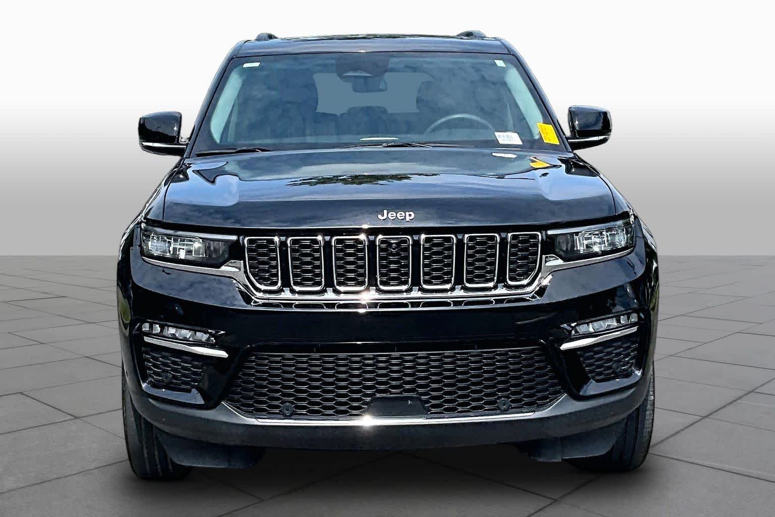Used 2022 Diamond Black Crystal Pearlcoat Jeep  image 4
