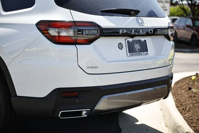 New 2026 Platinum White Pearl Honda Touring image 10