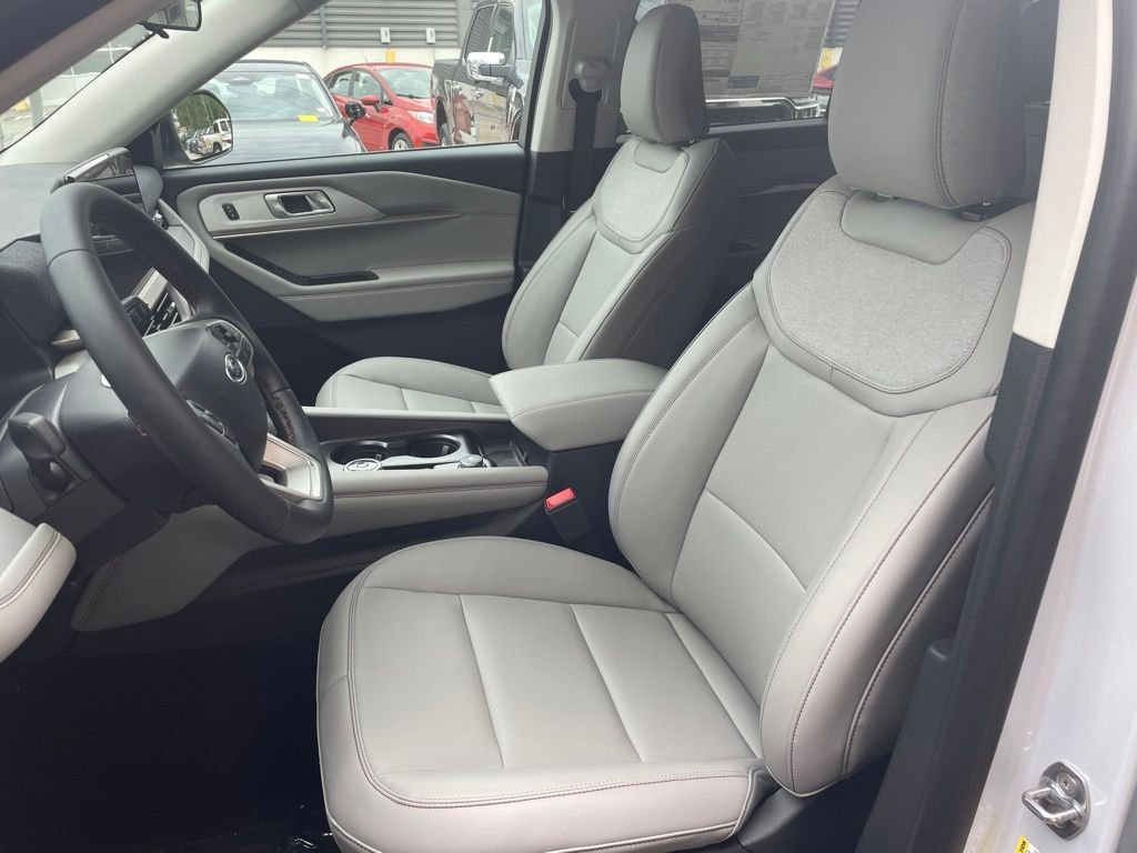 New 2026 Space White Metallic Ford Active image 12