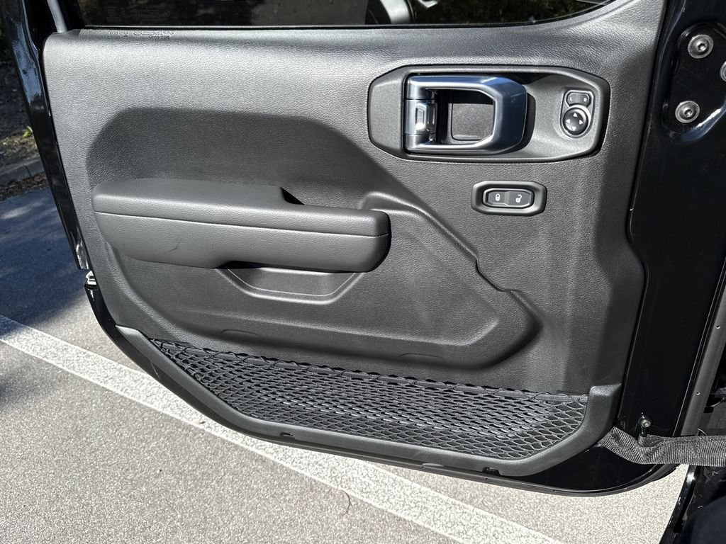 New 2026 Black Clear-Coat Exterior Paint Jeep Sport S image 17