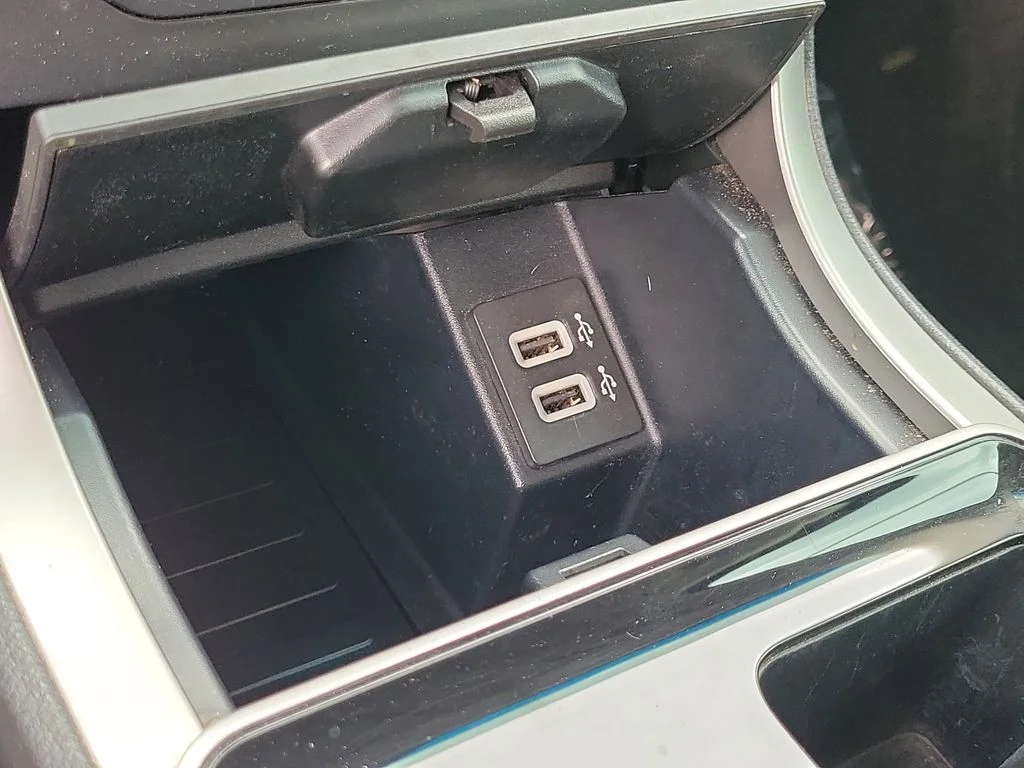 Used 2020 Magnetic Metallic Ford SEL image 31