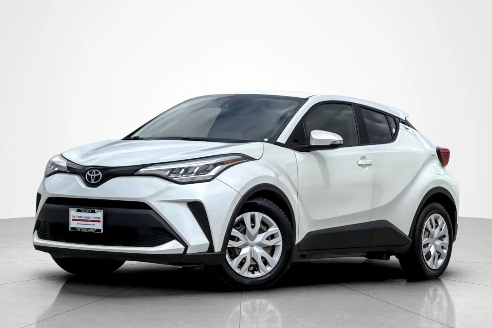 2020 Toyota C-HR LE's photo