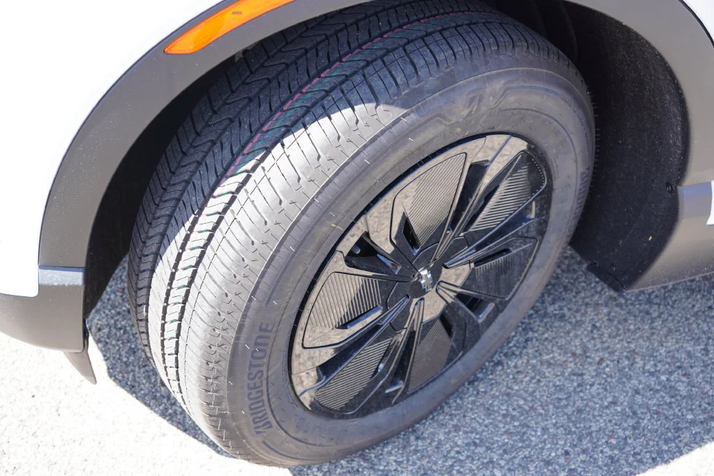 New 2027 Summit White Chevrolet LT image 9