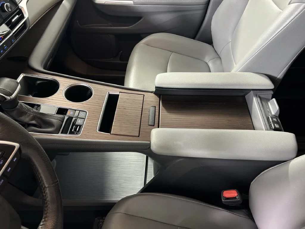 Used 2022 Silver Toyota XLE image 21