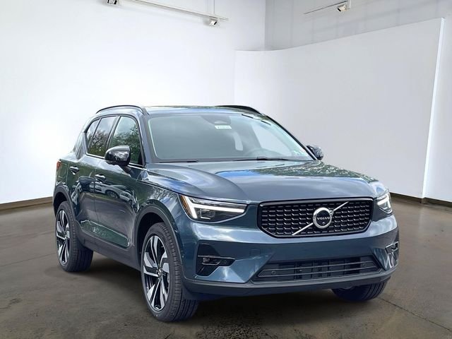 2026 Volvo XC40 B5 Ultra Dark AWD's photo