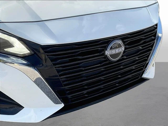 Used 2025 White Nissan 2.5 SV image 31
