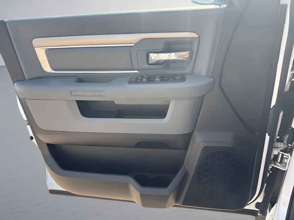 Used 2014 Grey Ram Big Horn image 23