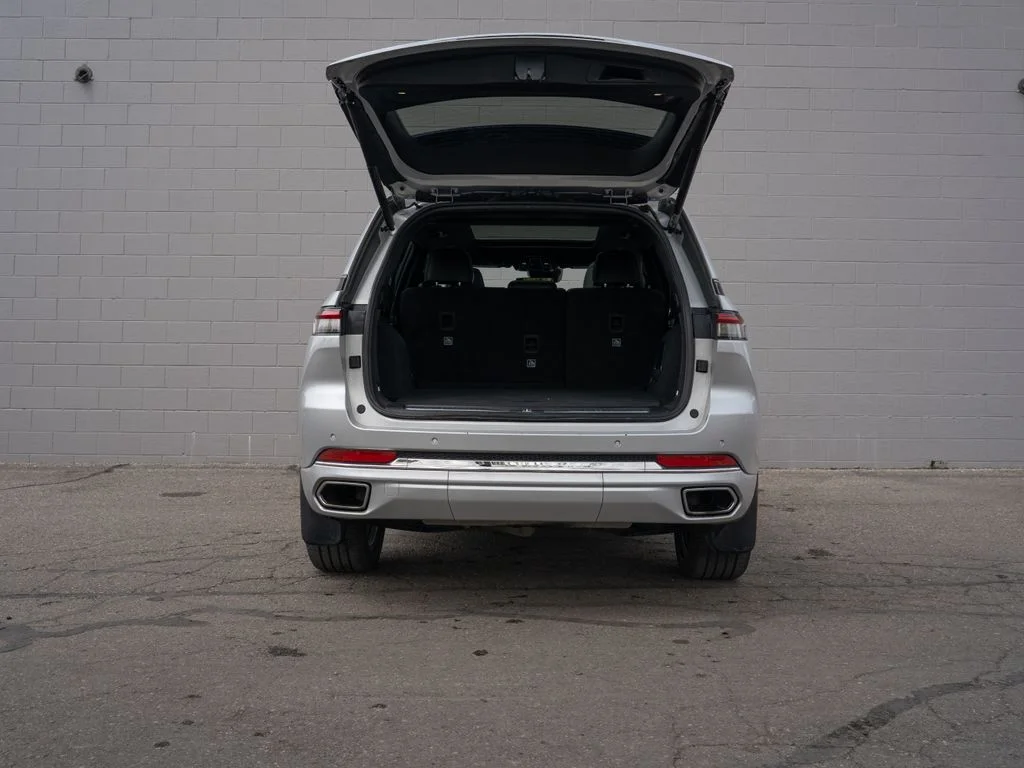 Used 2022 Silver Jeep Overland image 14