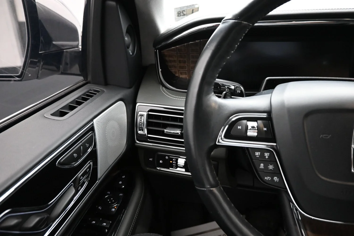 Used 2022 White Lincoln Black Label image 23