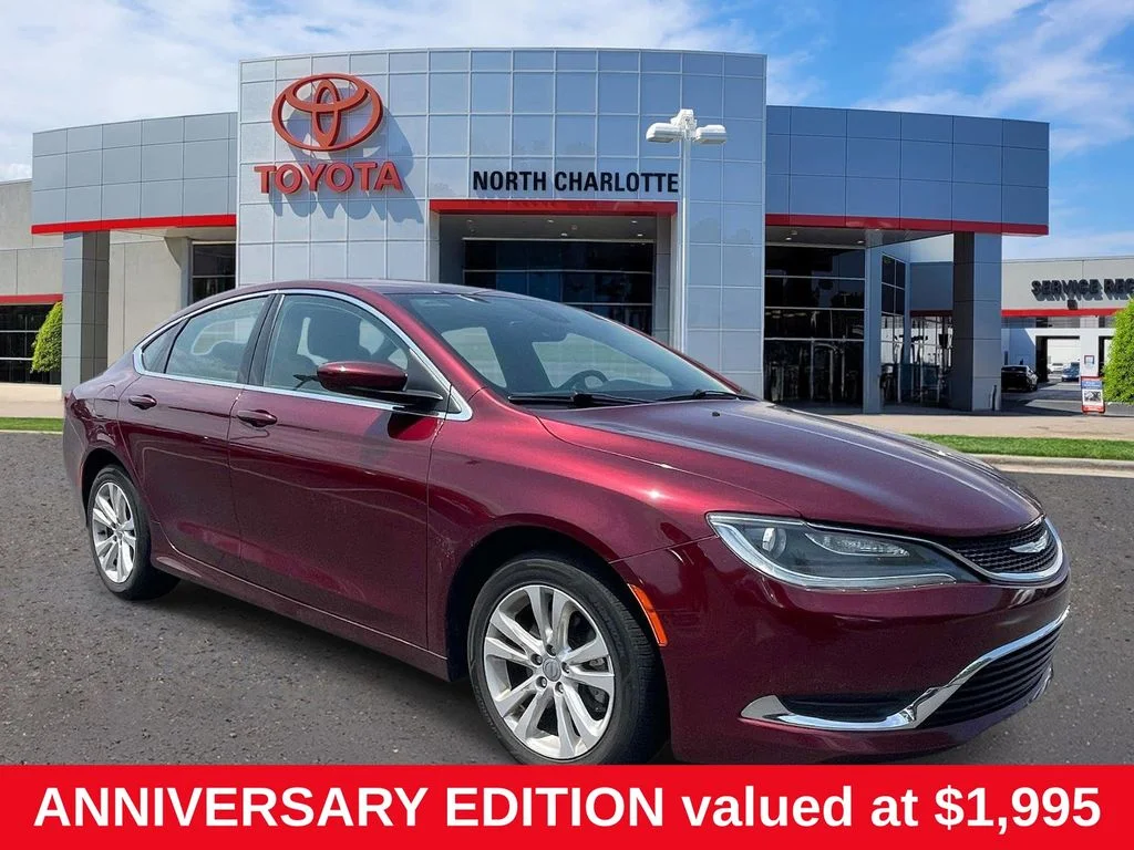 2016 Chrysler 200 Limited's photo