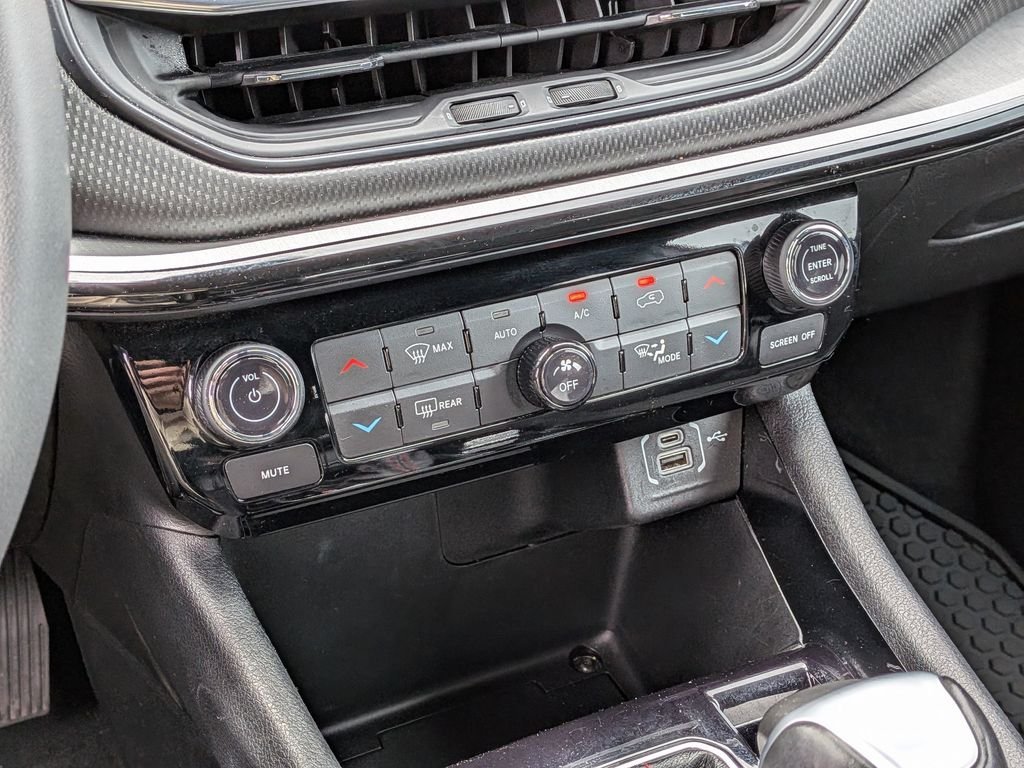 Used 2024 Silver Jeep Trailhawk image 19