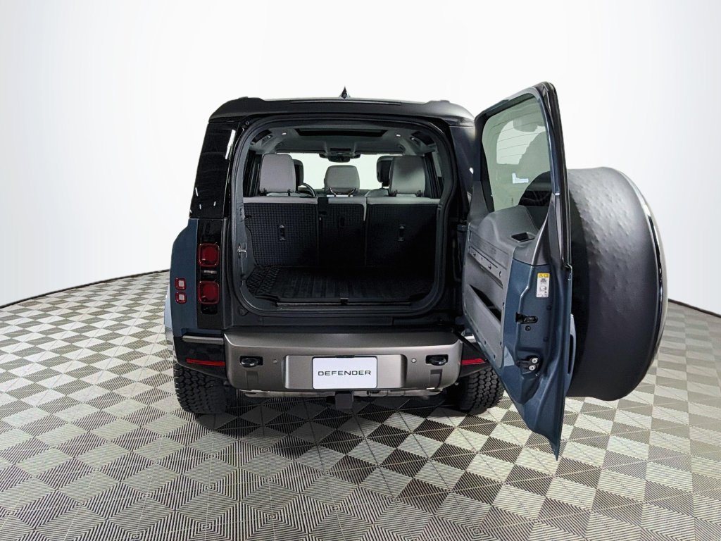 Certified Used 2025 Tasman Blue Metallic Land Rover X-Dynamic SE image 29