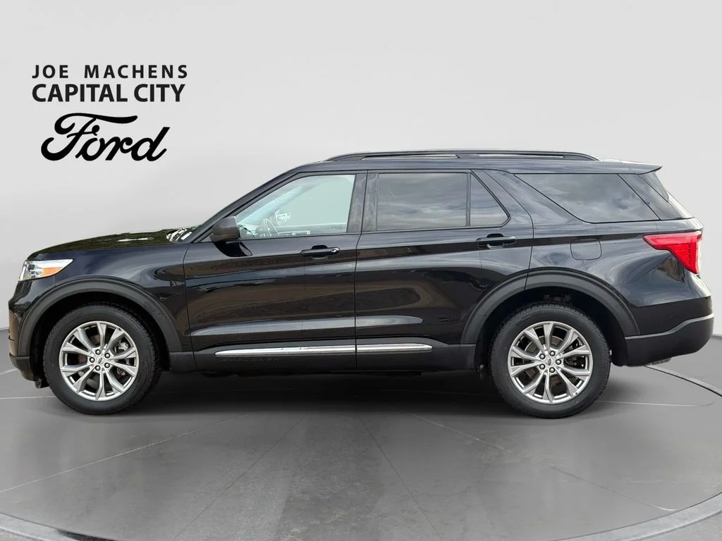 Used 2023 Agate Black Metallic Ford XLT image 8