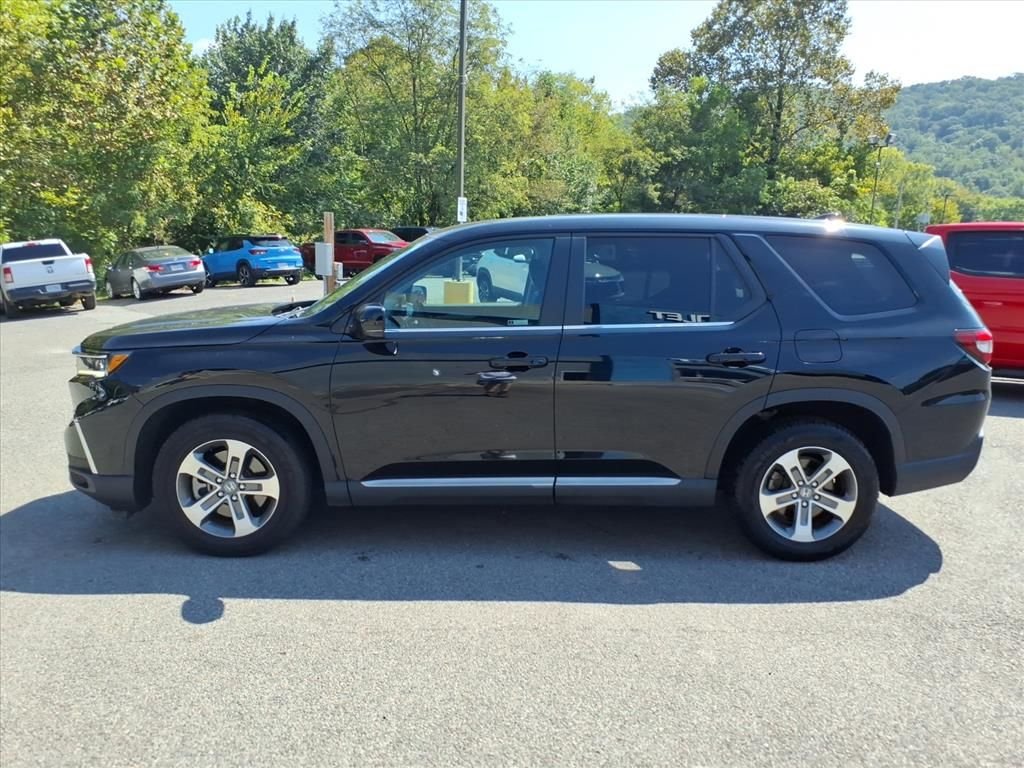 Used 2025 Black Honda EX-L image 4