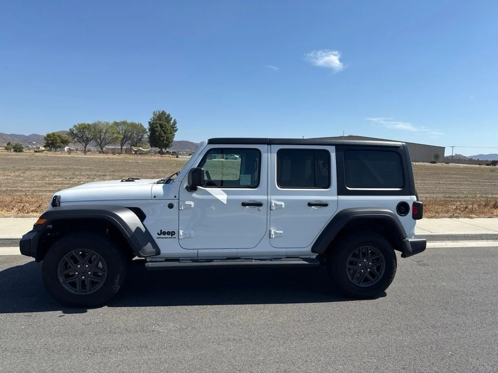 Used 2025 White Jeep Sport S image 5