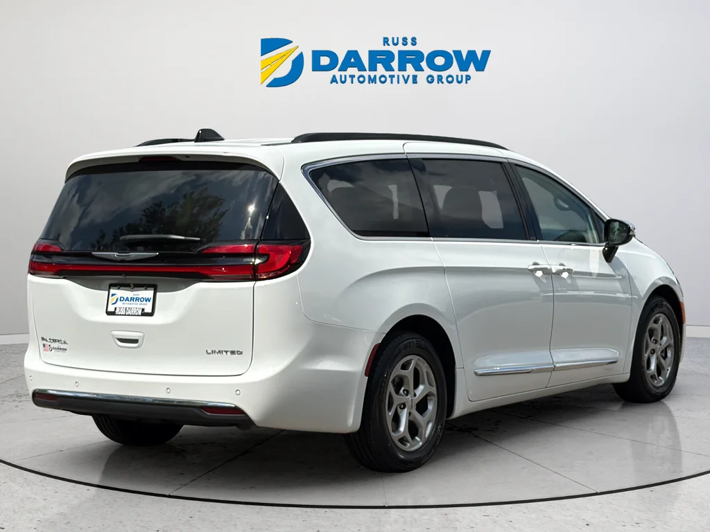 Used 2023 White Chrysler Limited image 5