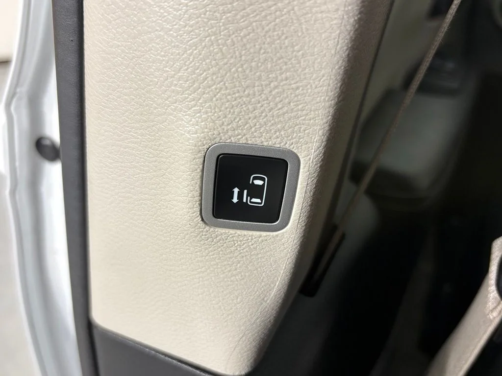 Used 2023 White Chrysler LX image 39