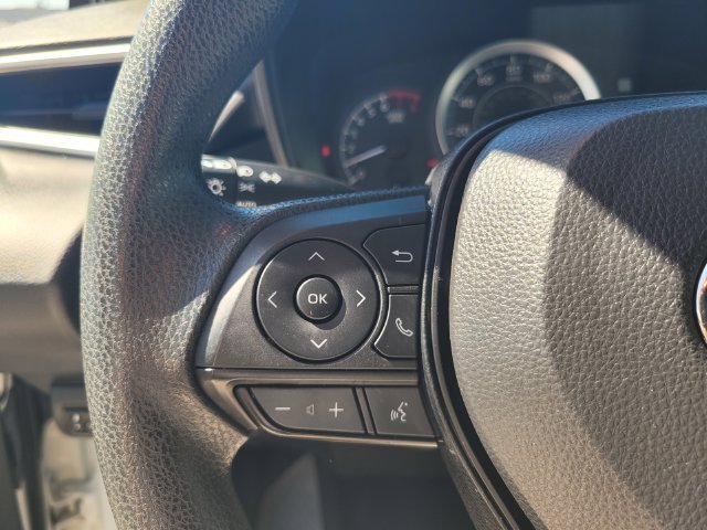Used 2022 White Toyota LE image 28