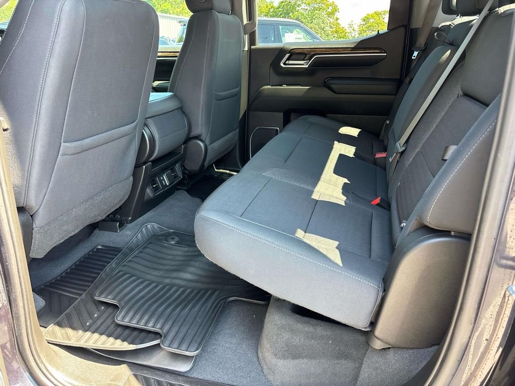 Used 2022 Silver GMC Elevation image 11