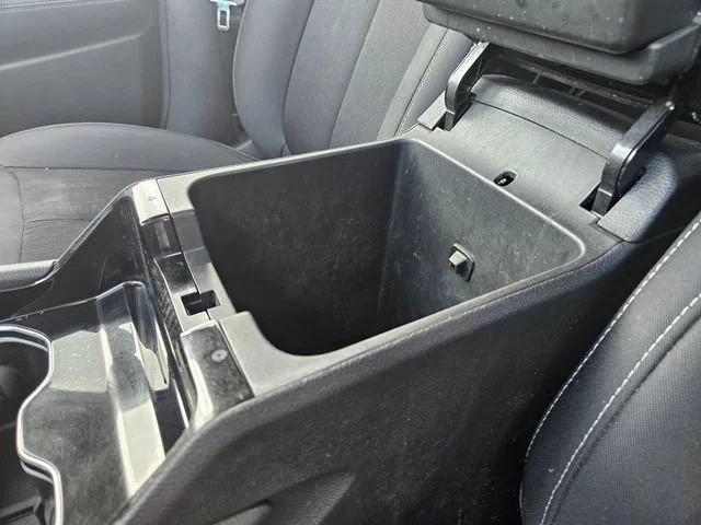 Used 2023  Jeep Laredo image 27