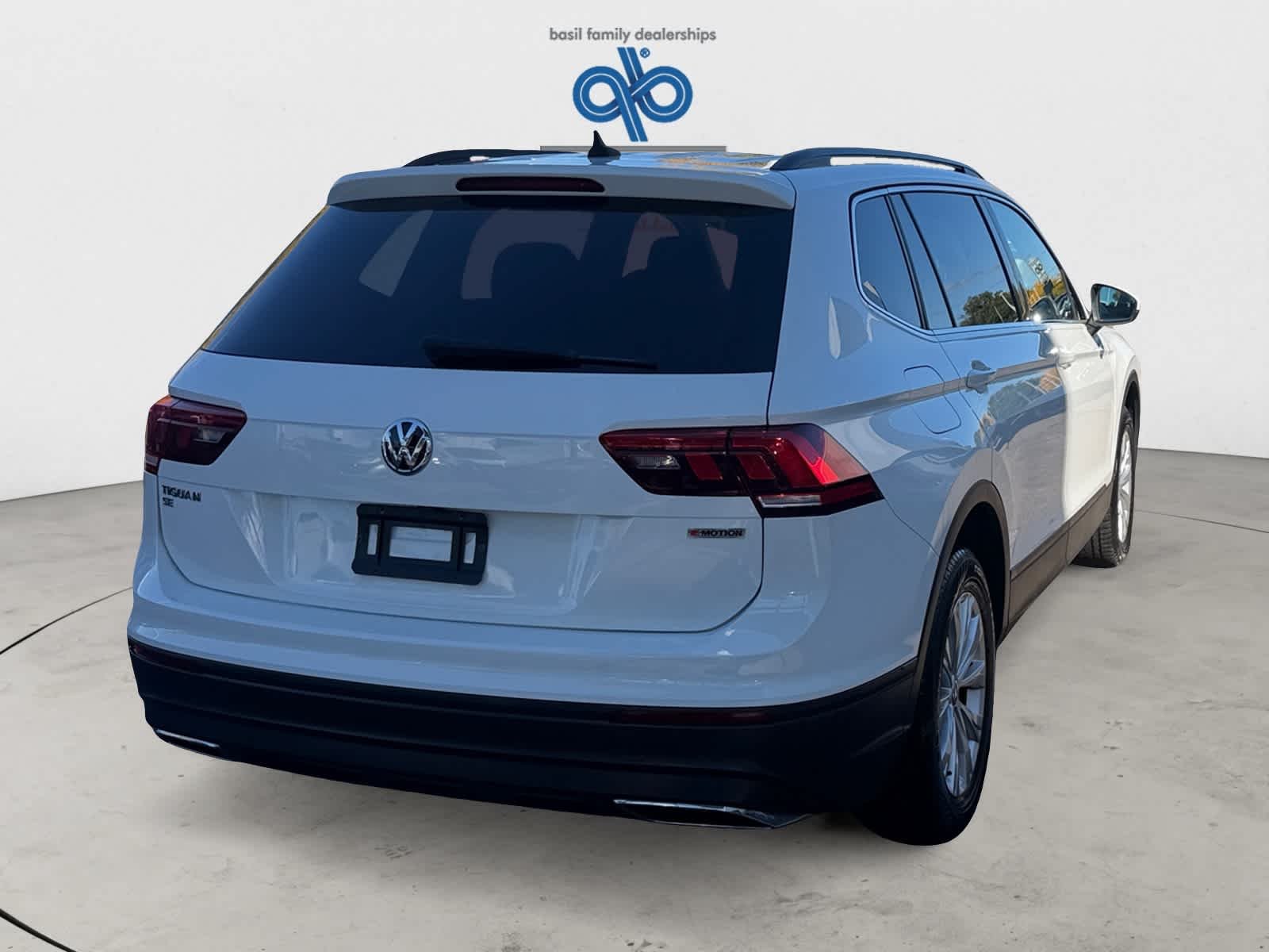 Used 2019 Pure White Volkswagen SE image 7