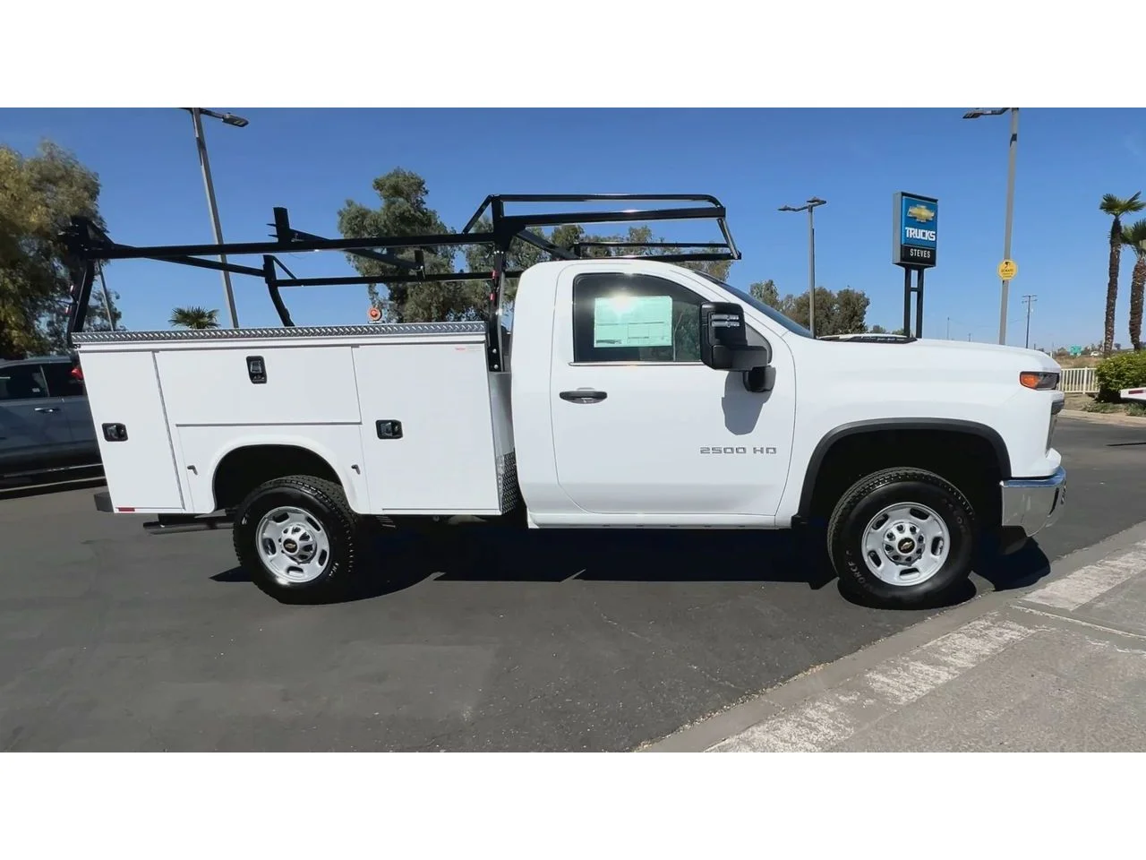 New 2026 Summit White Chevrolet WT image 3