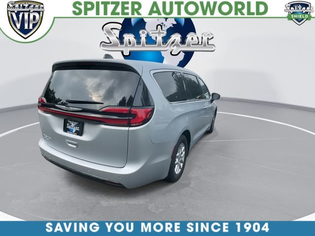 Used 2024 Silver Chrysler Touring L image 9