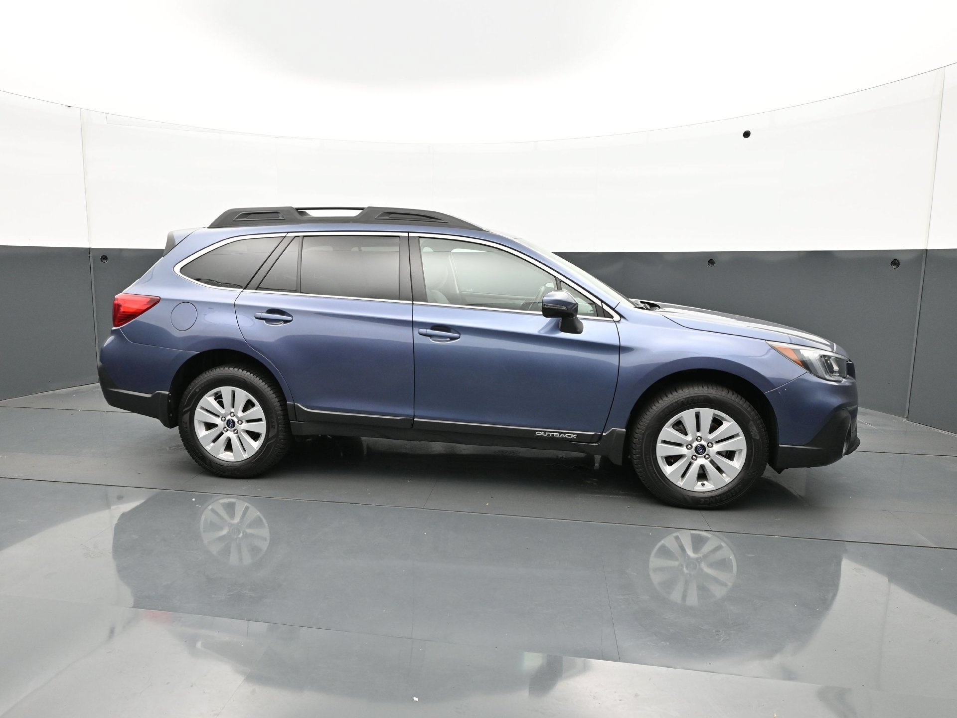 Used 2018 Twilight Blue Metallic Subaru 2.5i Premium image 8