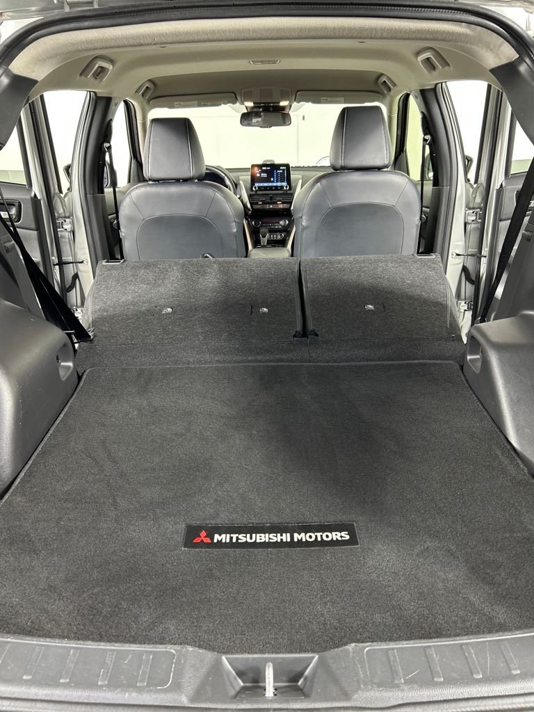 Used 2025 Silver Mitsubishi SE image 19
