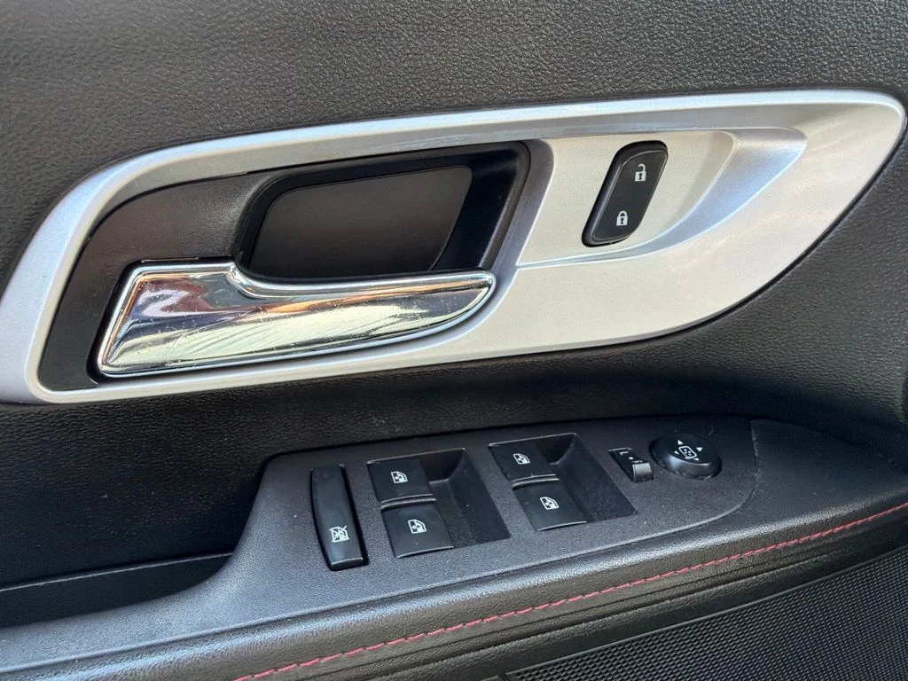 Used 2014 Silver Topaz Metallic Chevrolet LT image 22