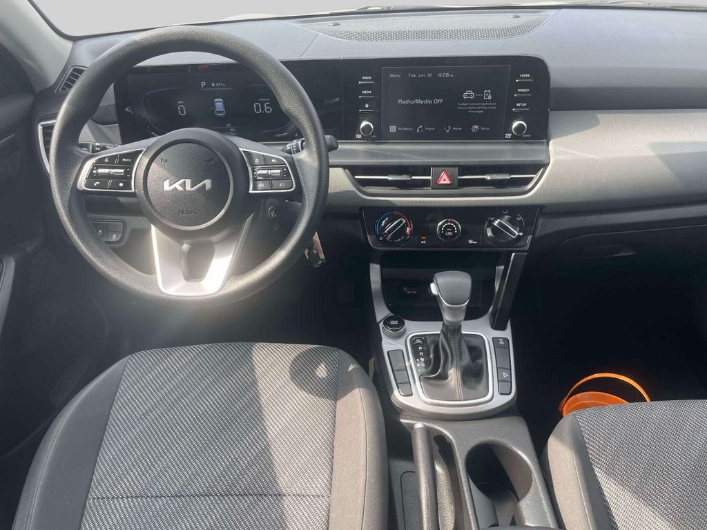 Used 2024 White Kia LX image 12
