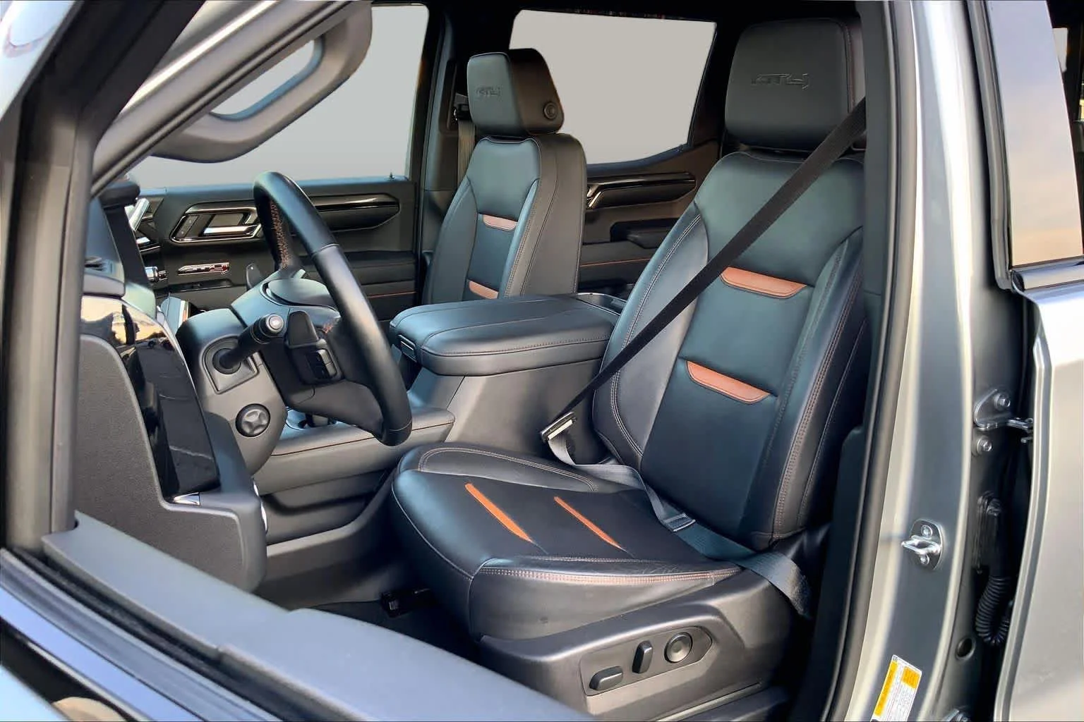 Used 2023 Sterling Metallic GMC AT4 image 8