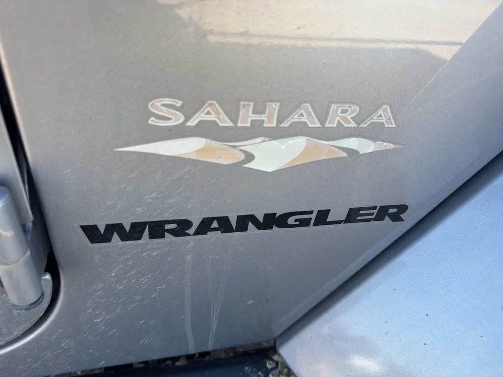 Used 2014 Billet Metallic Clearcoat Jeep Sahara image 5