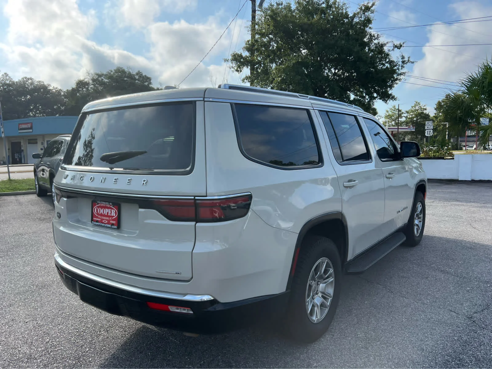 Used 2022 Pearl Jeep Series I image 3