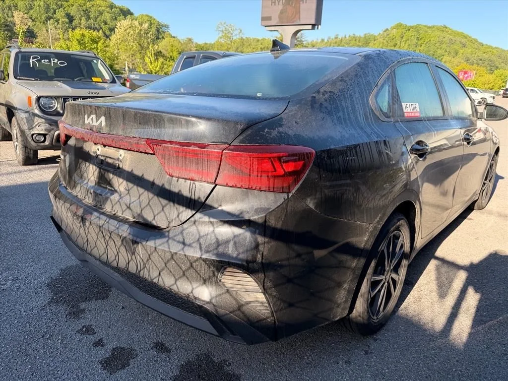 Used 2023 Black Kia LXS image 14