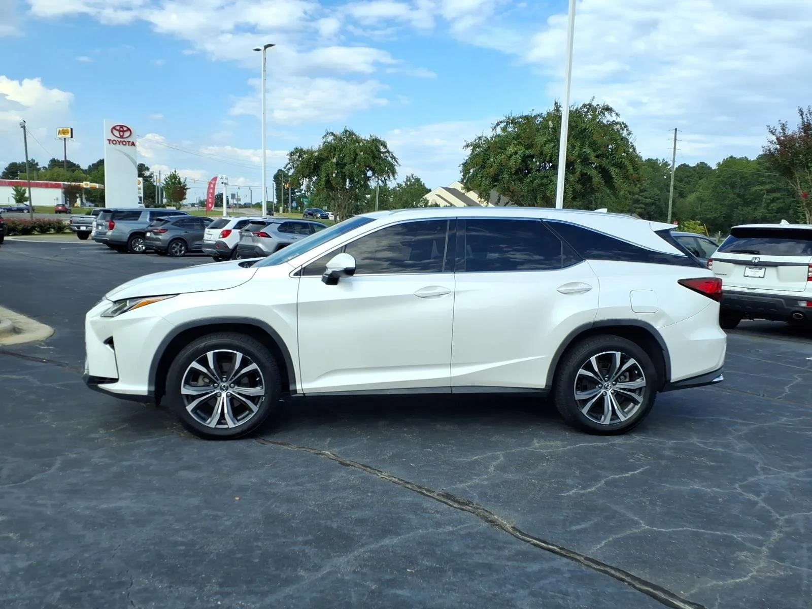 Used 2019 Eminent White Pearl Lexus RX 350L Premium image 3
