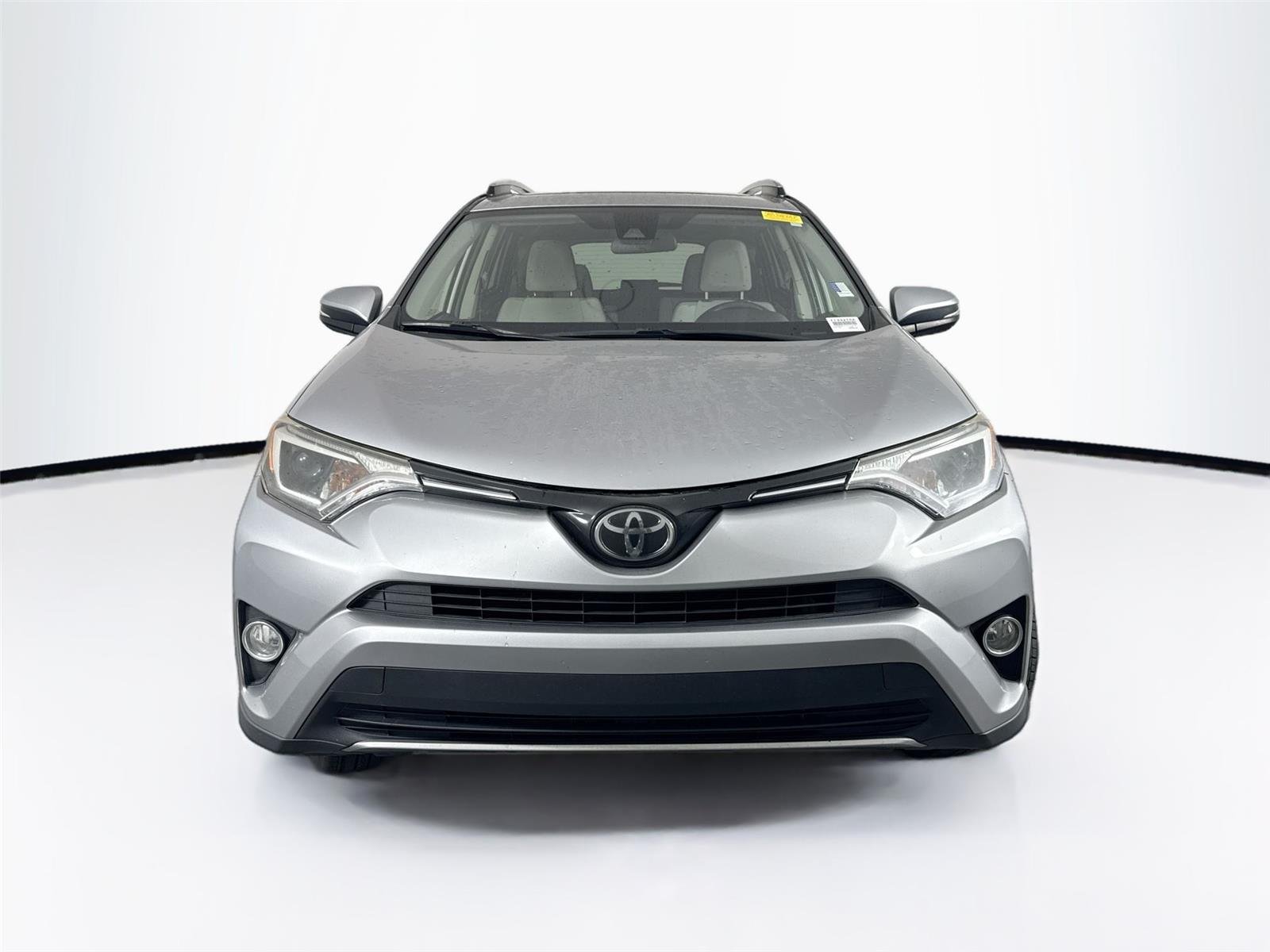 Used 2018 Silver Sky Metallic Toyota XLE image 3
