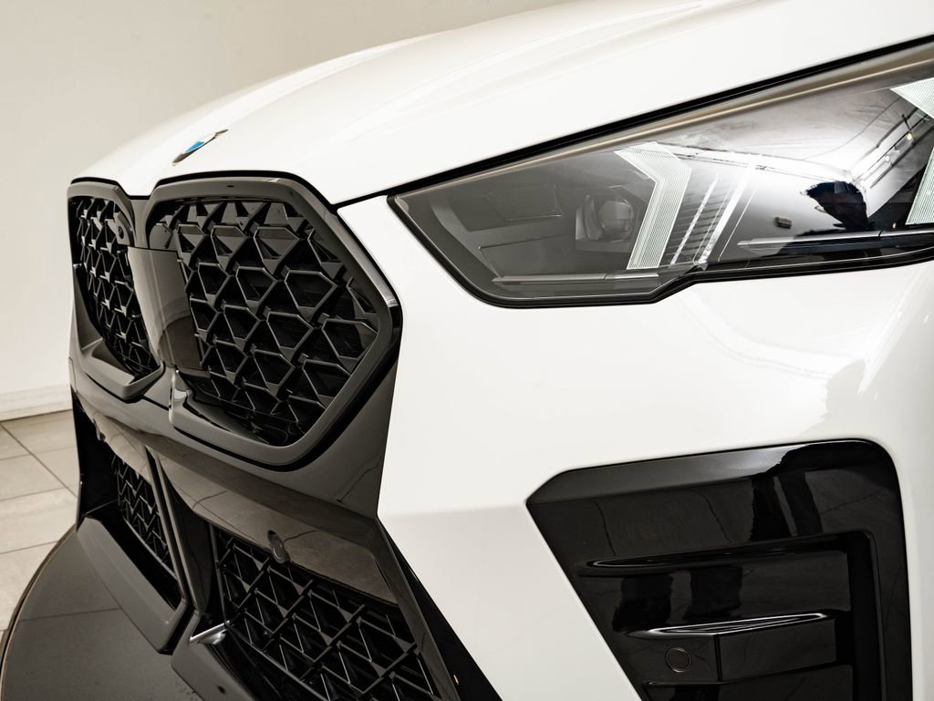 New 2026 Alpine White BMW xDrive28i image 3