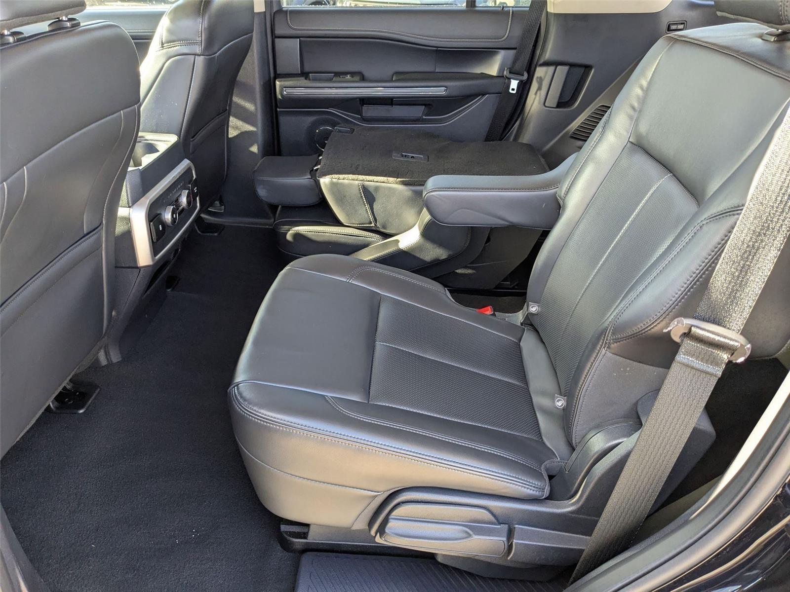 Used 2024 Agate Black Metallic Ford XLT image 32