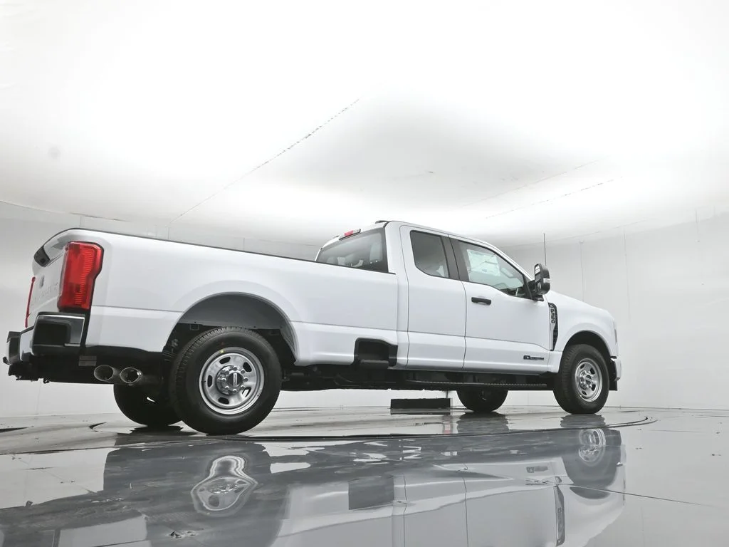 New 2026 Oxford White Ford XL image 46