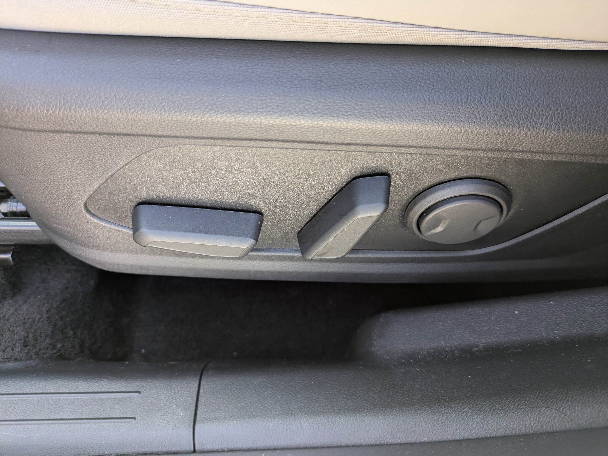 Certified Used 2024 Amazon Gray Hyundai SEL CONVENIENCE image 19