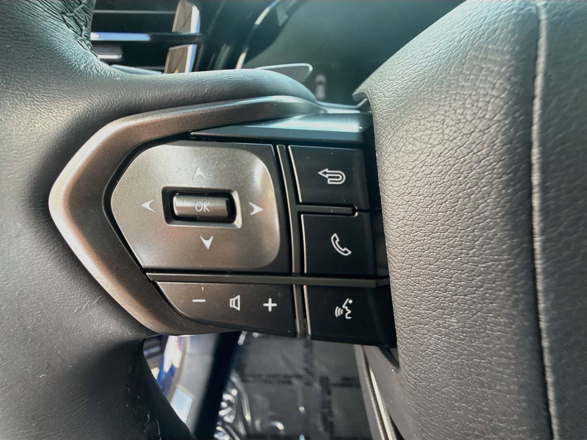 Used 2024 Mica Lexus RX 350 image 36