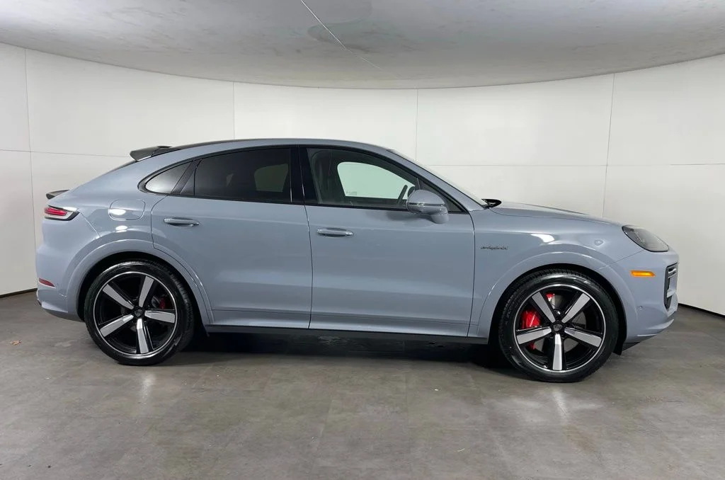 2025 Porsche Cayenne Coup Turbo E-Hybrid - Photo 8