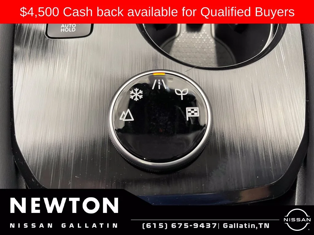 New 2026 Champagne Silver Metallic / Super Black Two-tone Nissan Platinum image 13