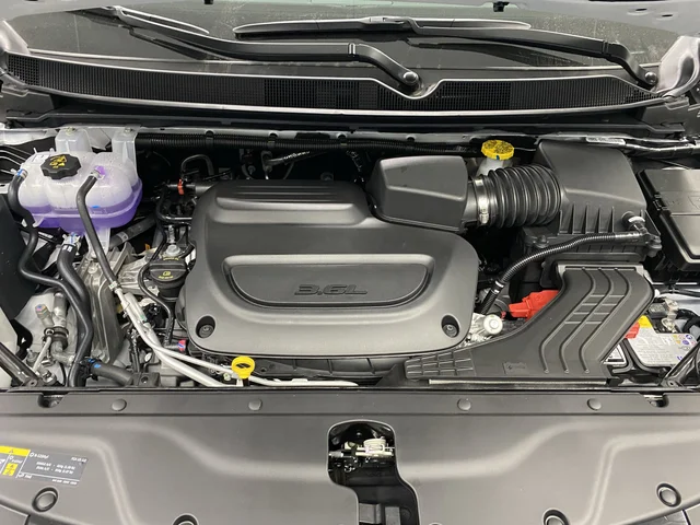 New 2026 Bright White Clear-Coat Exterior Paint Chrysler Select image 39
