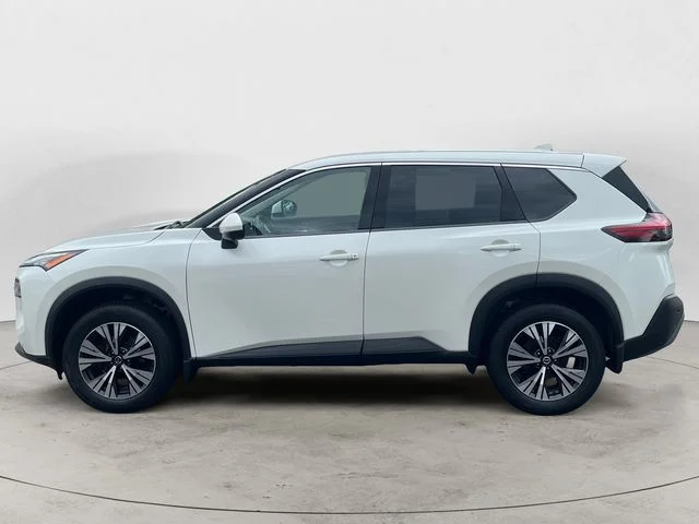 Used 2021 White Nissan SV image 2