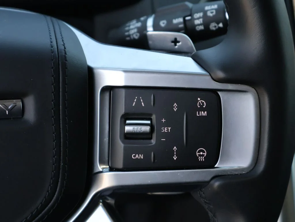 Used 2025 Santorini Black Metallic Land Rover Metropolitan Edition image 32