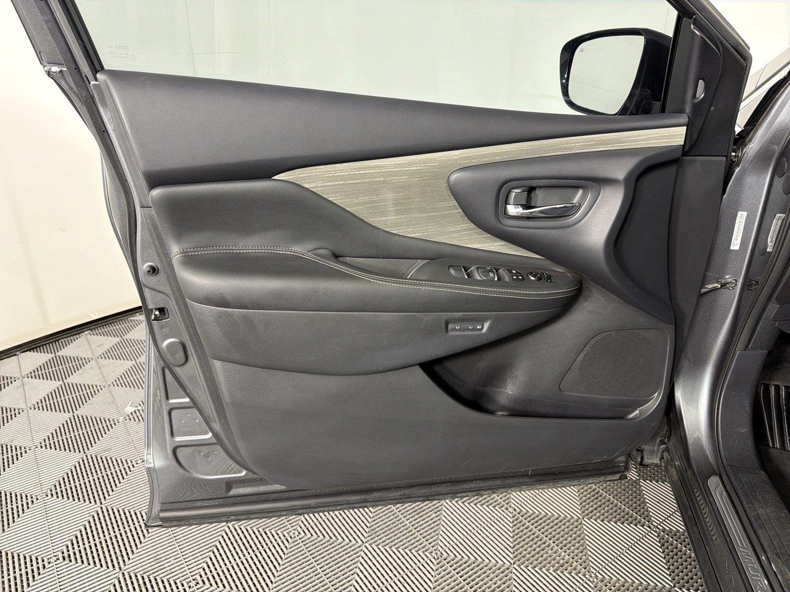 Used 2015 Gray Nissan Platinum image 13