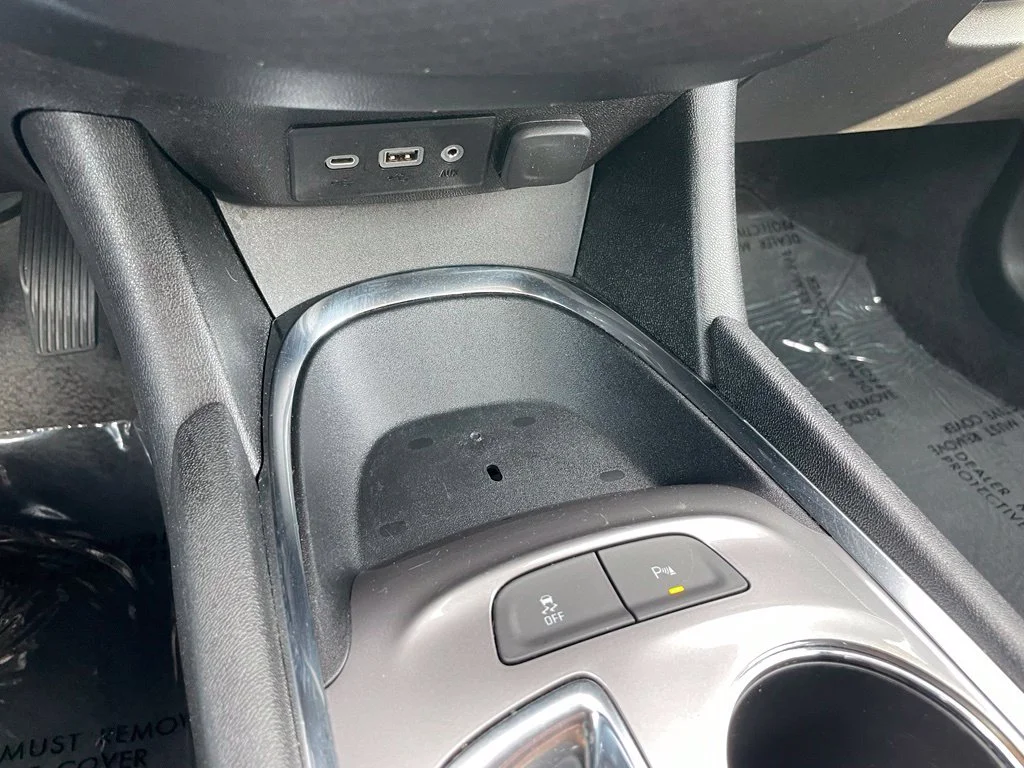 Used 2024 Summit White Chevrolet LT image 12