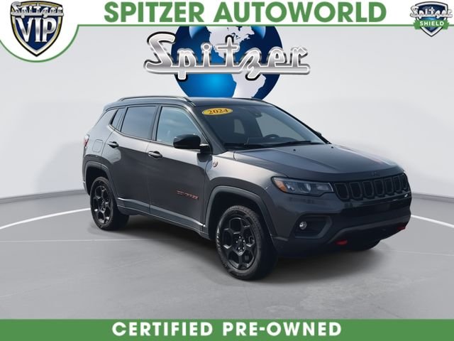 Used 2024 Silver Jeep Trailhawk image 2